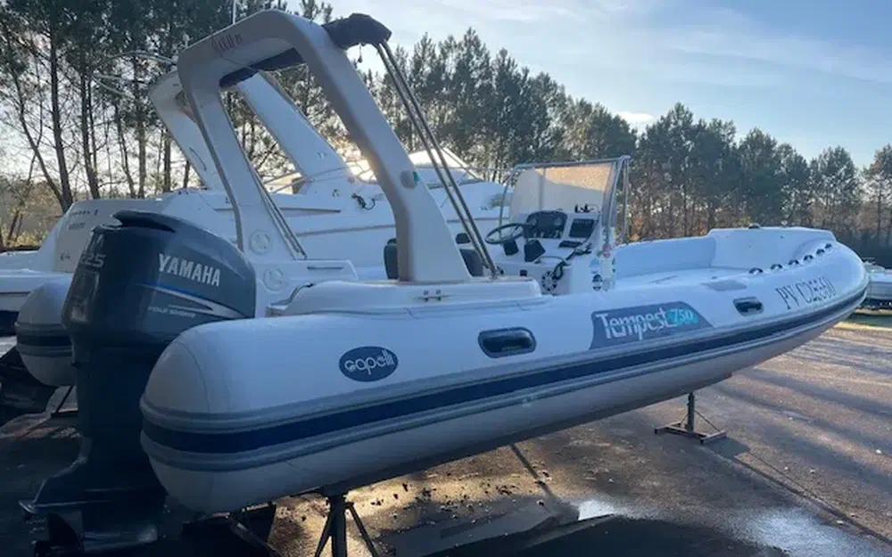 slider 7 Capelli Tempest 750