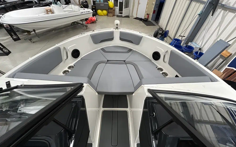 slider 9 Bayliner V20