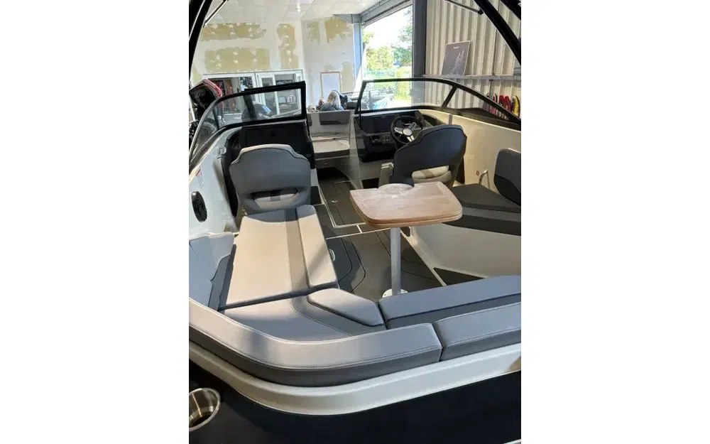 slider 9 Bayliner V20
