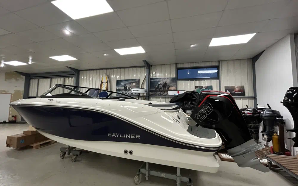 slider 1 Bayliner V20