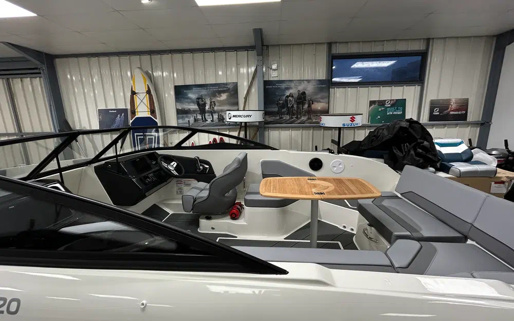 slider 4 Bayliner V20