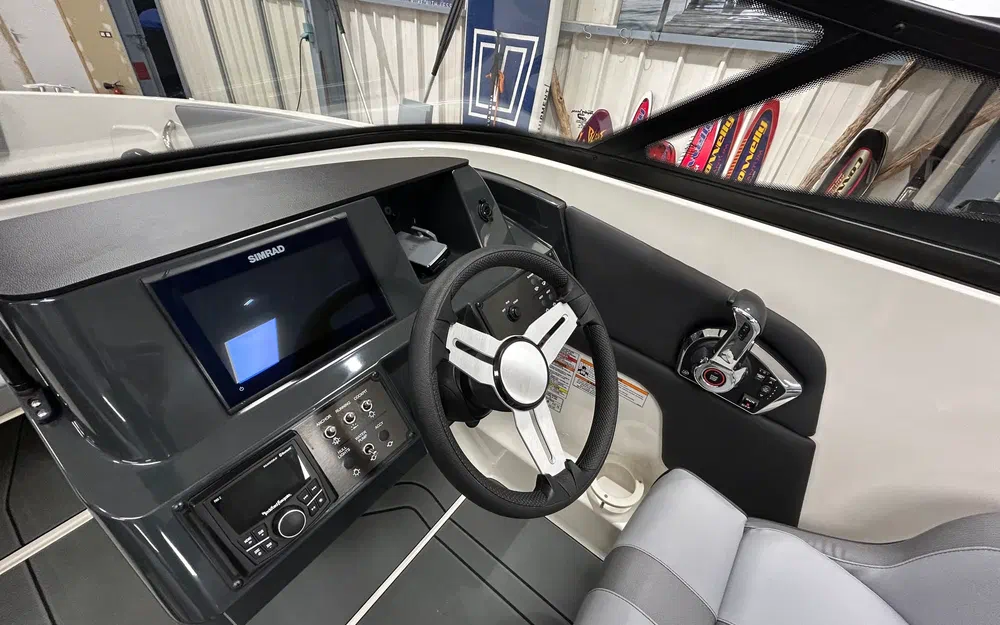 slider 7 Bayliner V20