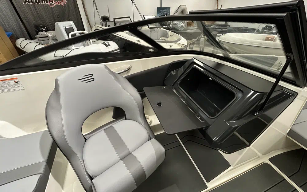 slider 8 Bayliner V20