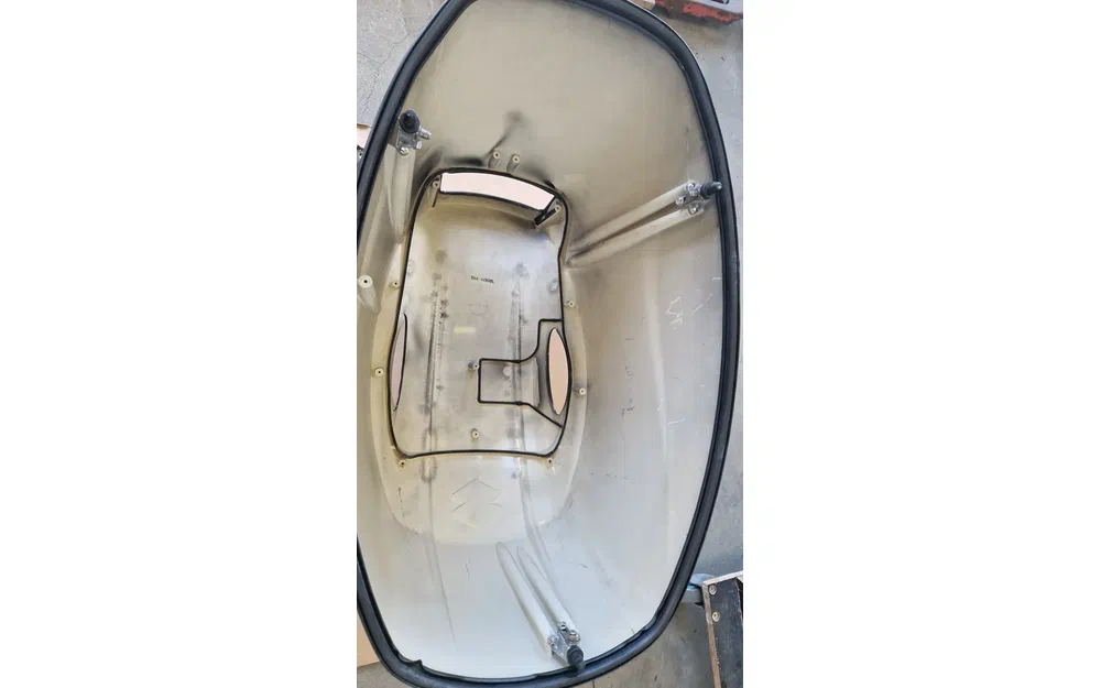 slider 2 Capot moteur SUZUKI DF200A