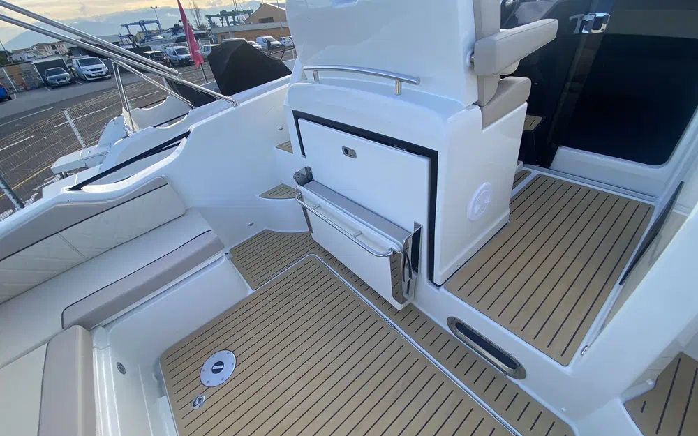 slider 9 Quicksilver Activ 875 Sundeck