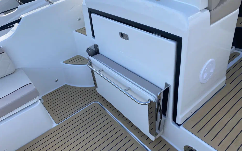 slider 8 Quicksilver Activ 875 Sundeck