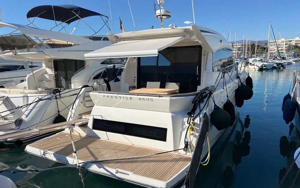 slider 1 Prestige Yachts 460 S