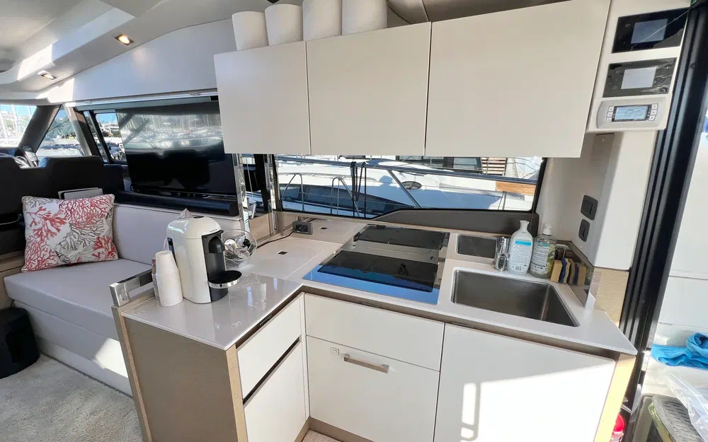 slider 9 Prestige Yachts Prestige 460 S