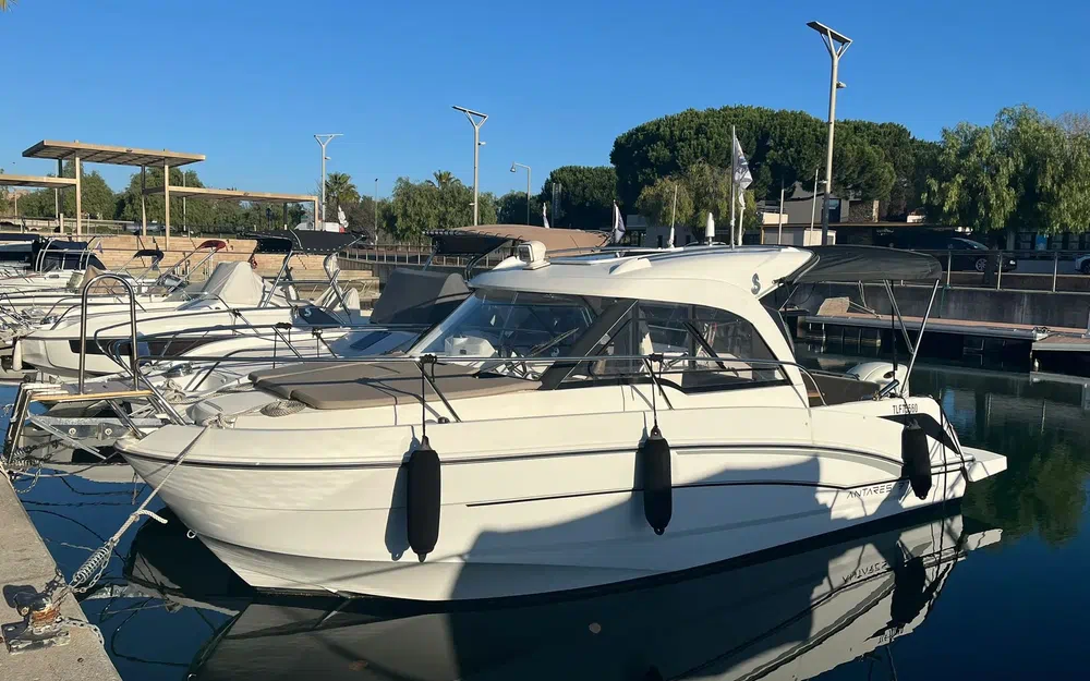 slider 0 Beneteau Antares 7