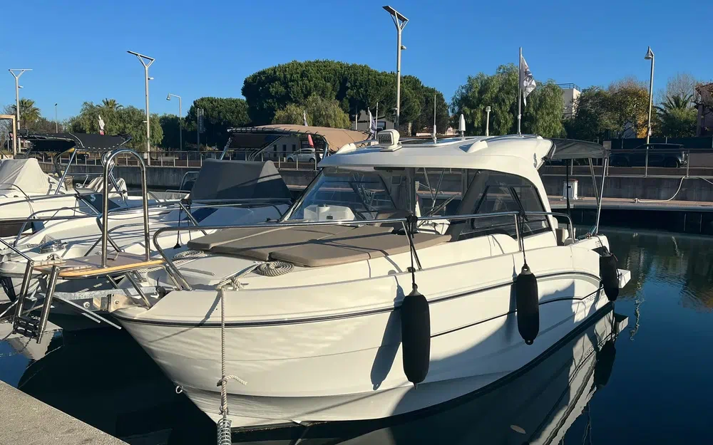slider 1 Beneteau Antares 7