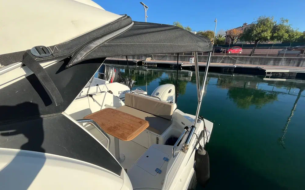 slider 9 Beneteau Antares 7
