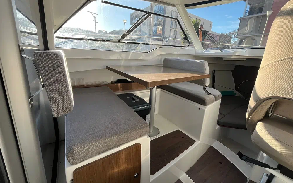 slider 16 Beneteau Antares 7