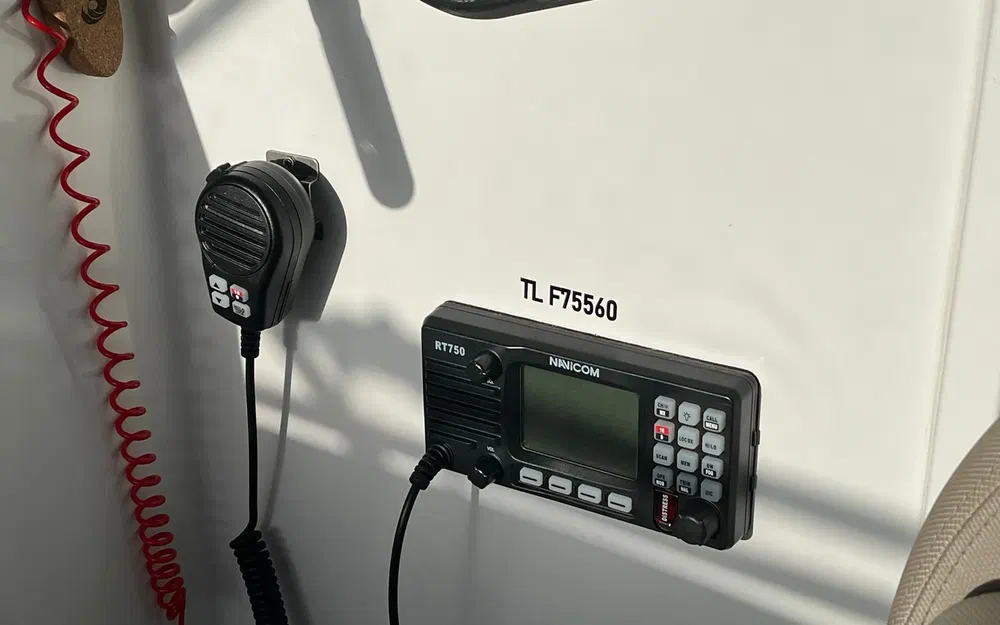 slider 21 Beneteau Antares 7