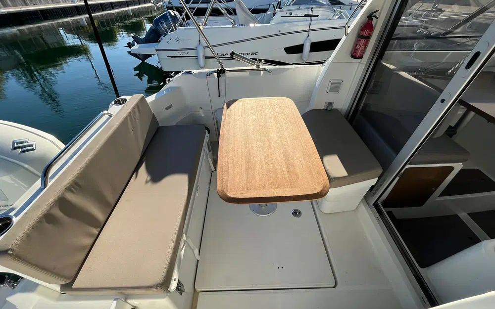 slider 10 Beneteau Antares 7