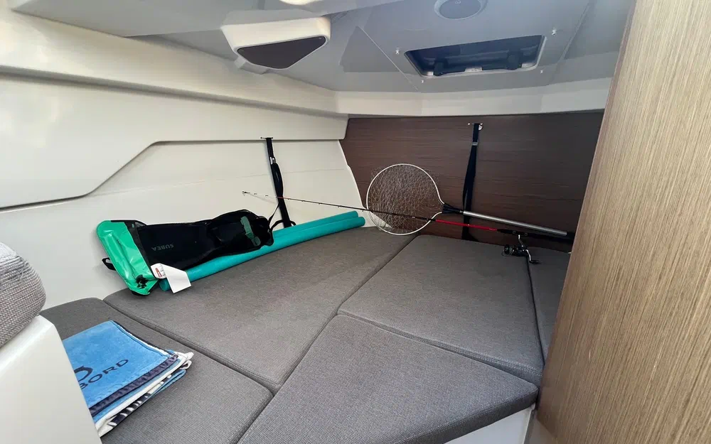 slider 24 Beneteau Antares 7