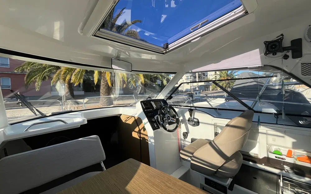 slider 17 Beneteau Antares 7