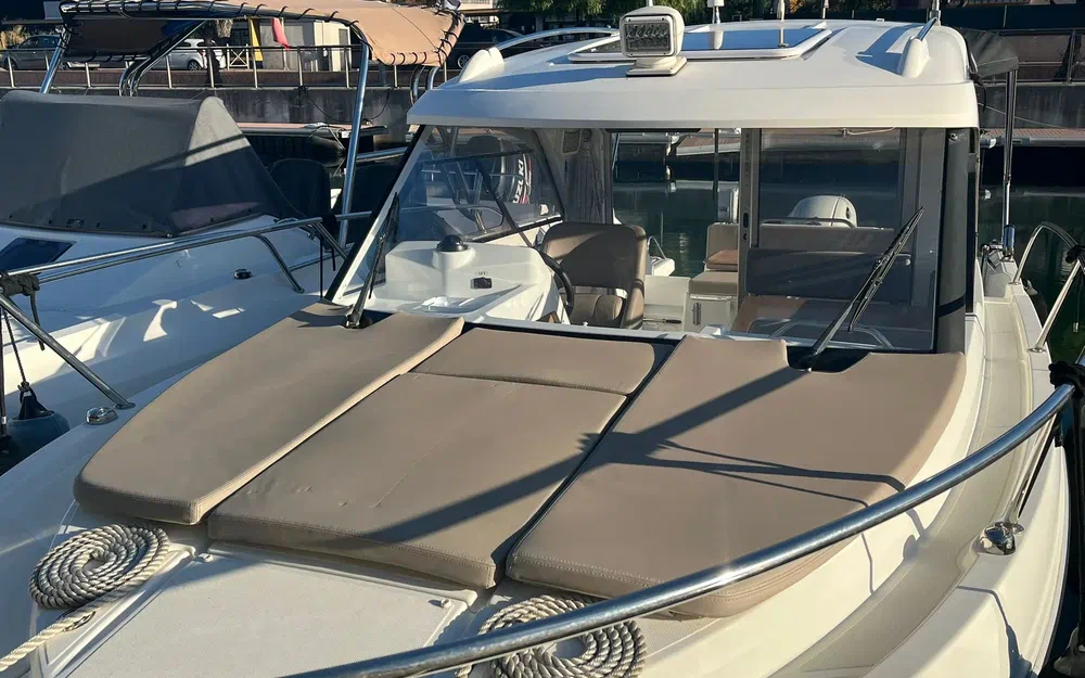 slider 4 Beneteau Antares 7