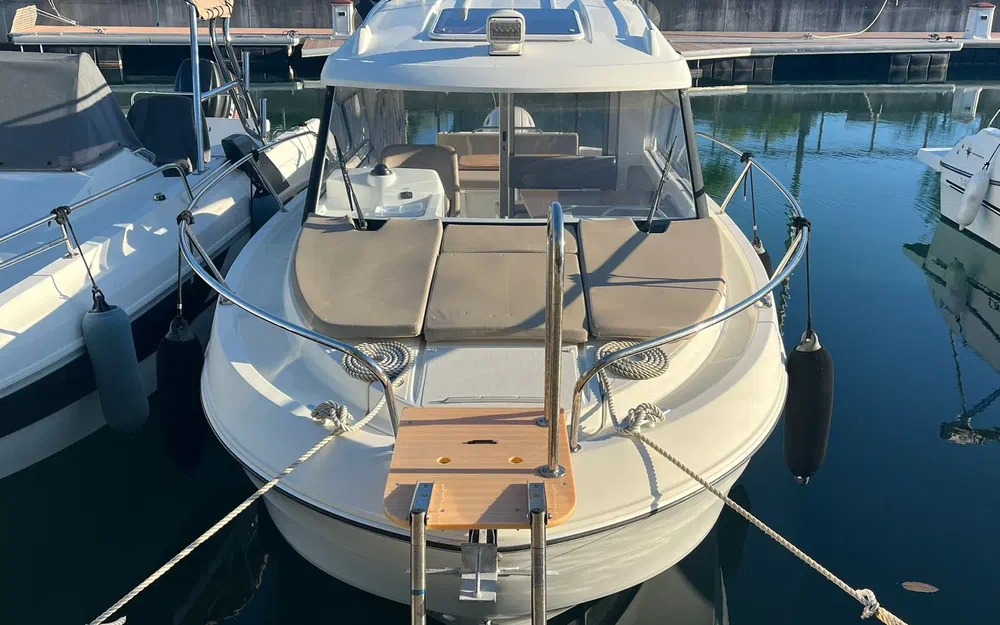slider 2 Beneteau Antares 7