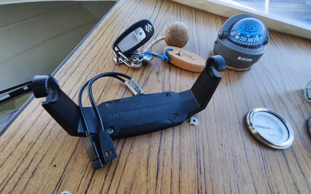 slider 15 Guymarine GM 560