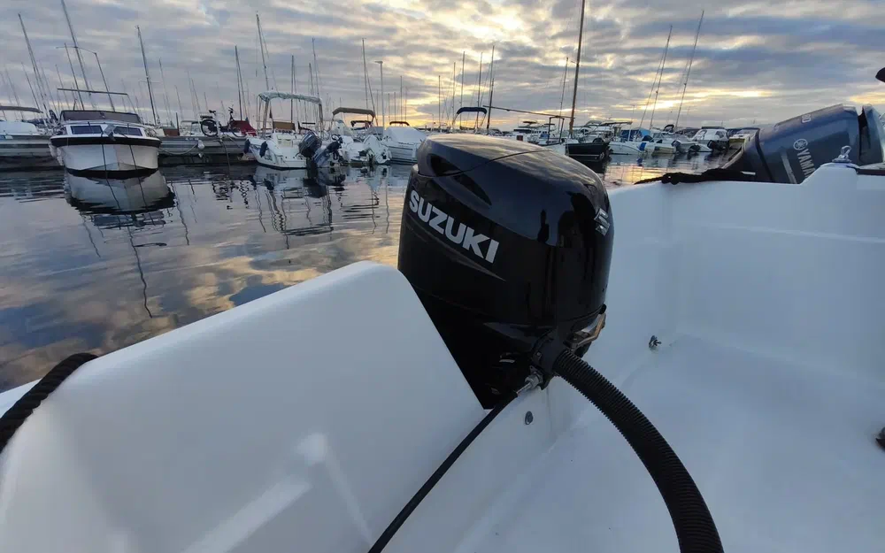 slider 6 Guymarine GM 560