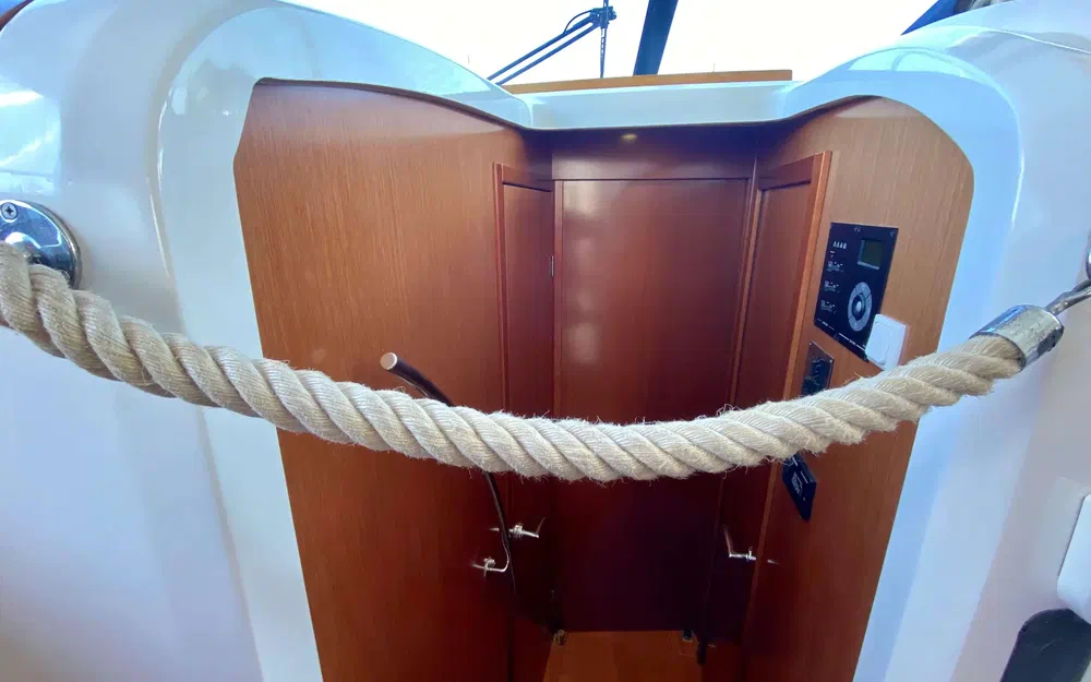 slider 13 Beneteau Antares 36