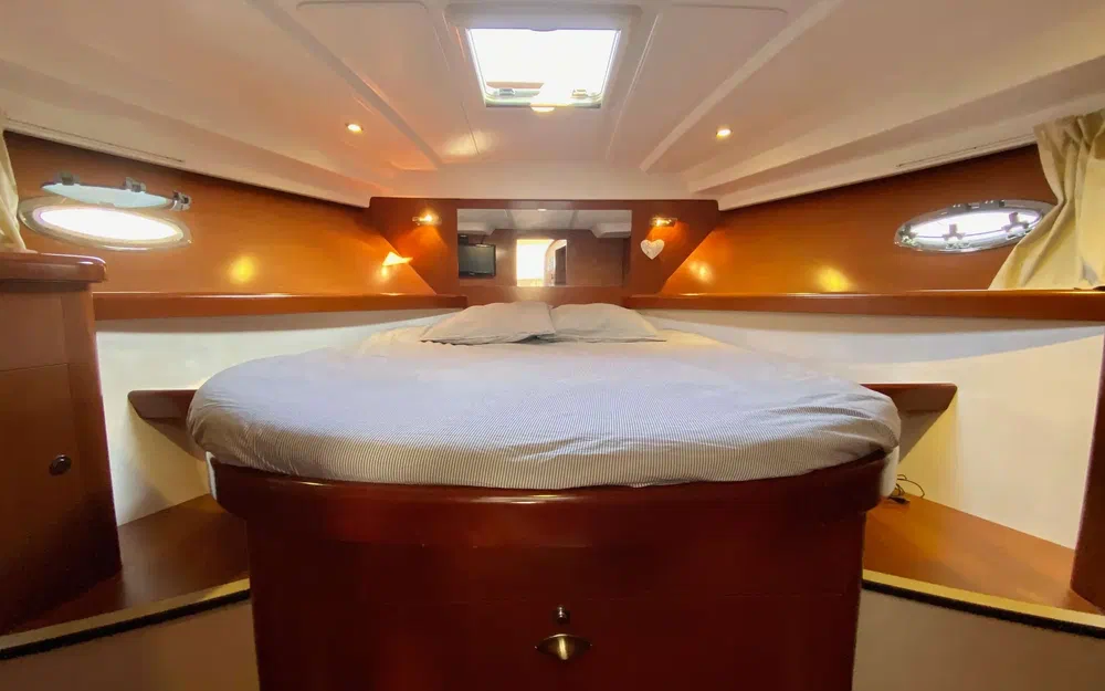 slider 15 Beneteau Antares 36