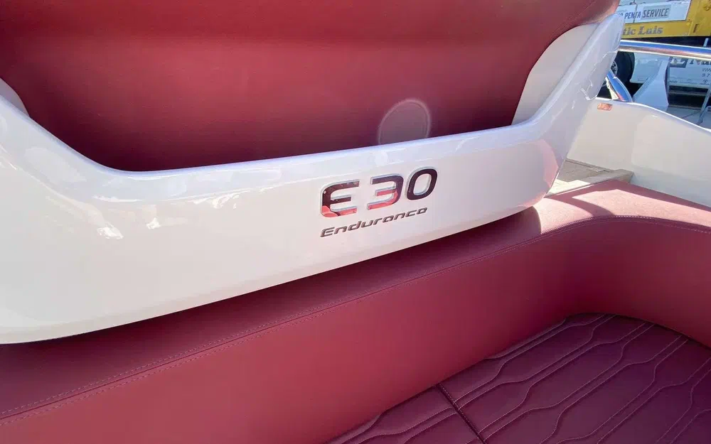 slider 3 Cranchi Endurance 30