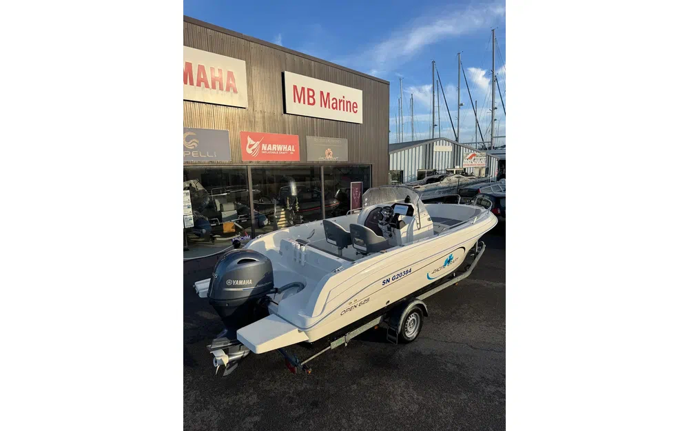 slider 1 Pacific Craft 625 Open