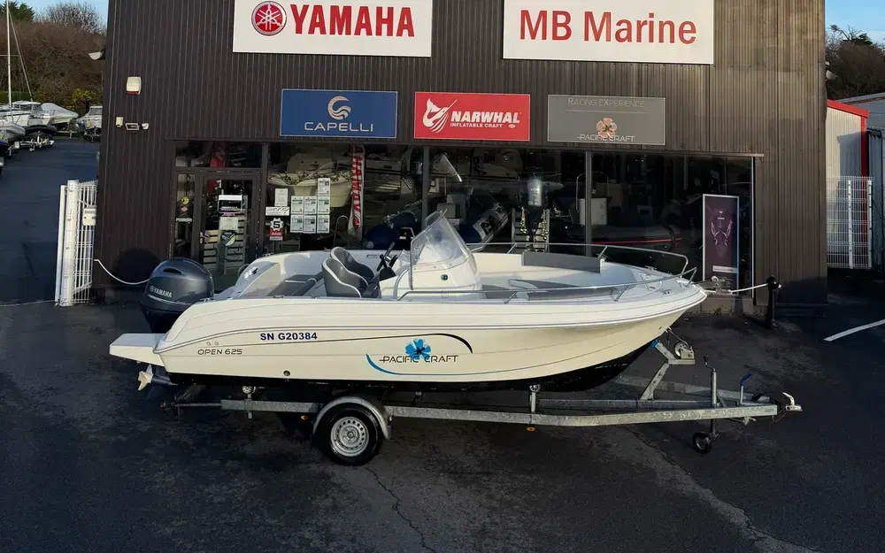 slider 0 Pacific Craft 625 Open