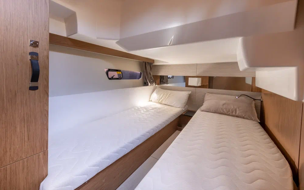 slider 5 Jeanneau Velasco 37 F