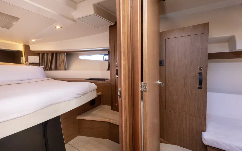 slider 8 Jeanneau Velasco 37 F