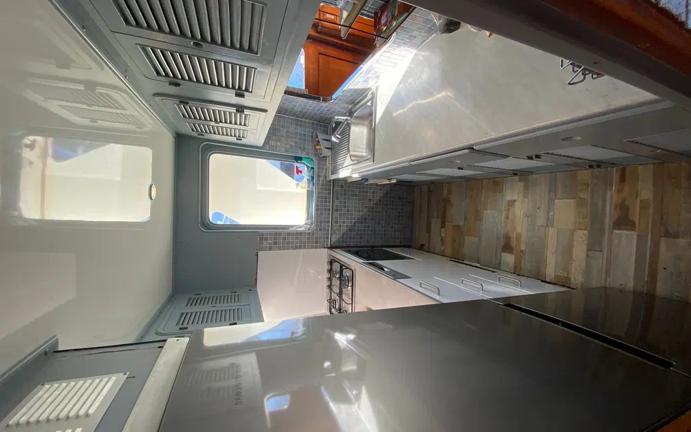 slider 13 Tarquin Trader 65