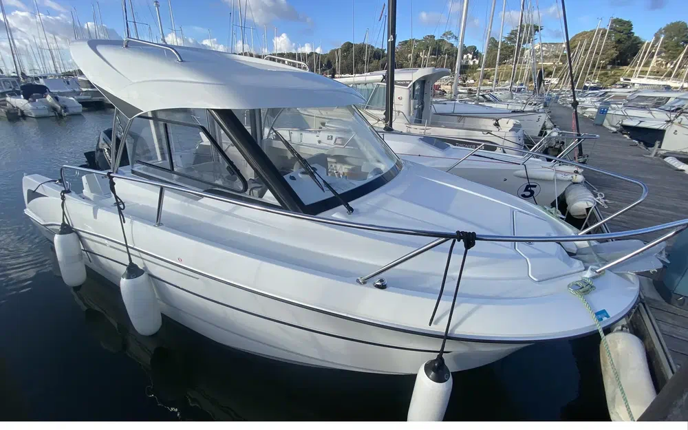 slider 1 Beneteau Antares 6