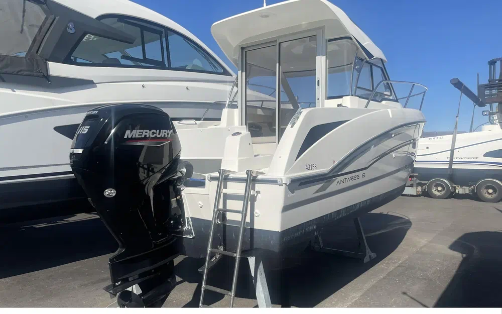 slider 3 Beneteau Antares 6