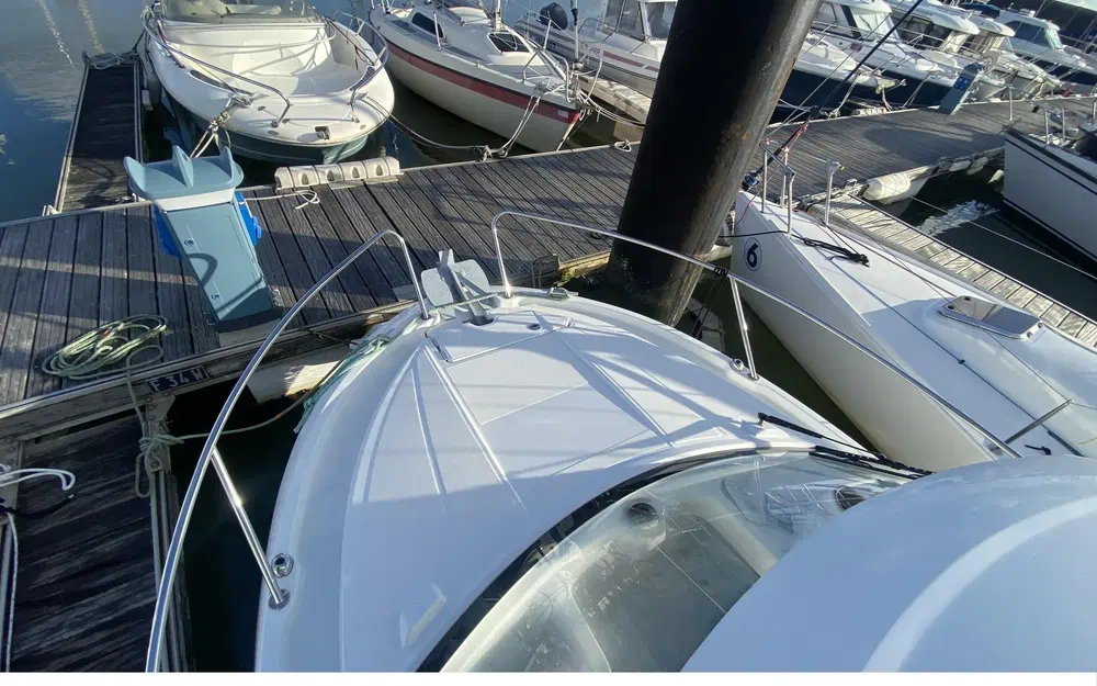 slider 6 Beneteau Antares 6