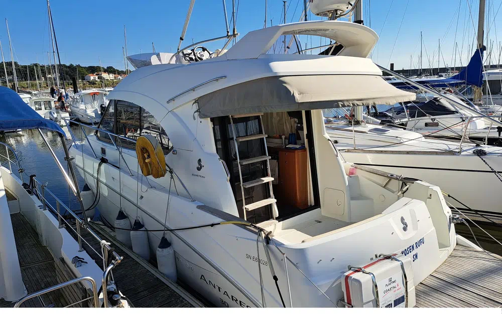 slider 0 Beneteau Antares 30 Fly