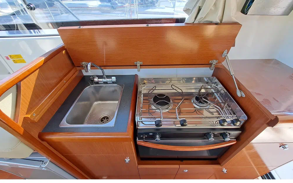 slider 12 Beneteau Antares 30 Fly