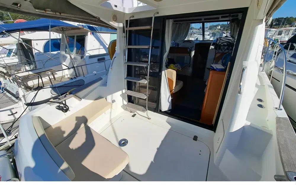 slider 2 Beneteau Antares 30 Fly