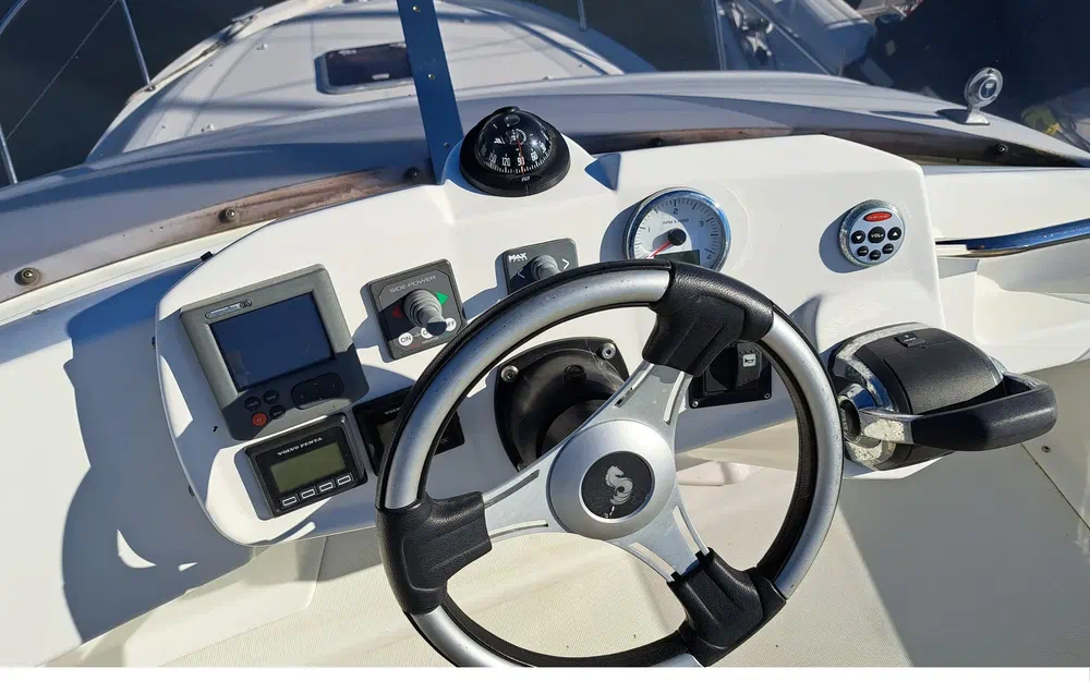 slider 4 Beneteau Antares 30 Fly