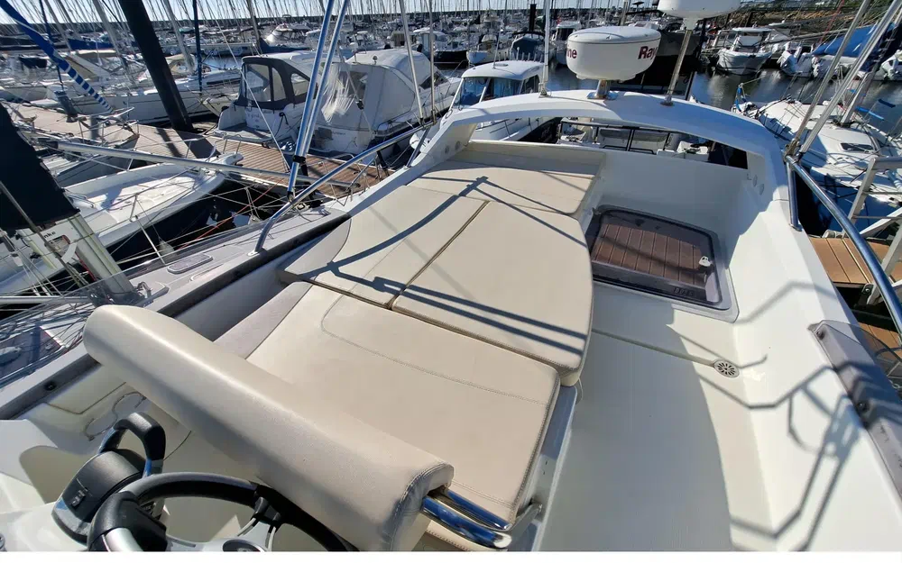 slider 5 Beneteau Antares 30 Fly