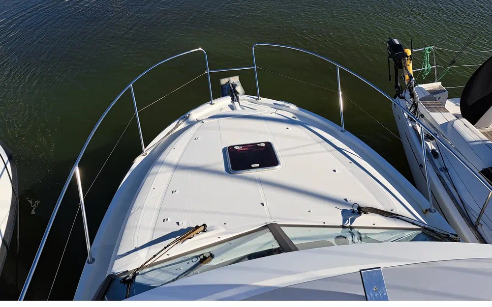 slider 6 Beneteau Antares 30 Fly