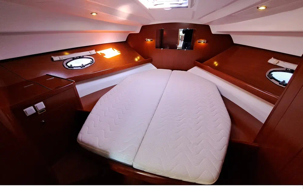 slider 8 Beneteau Antares 30 Fly