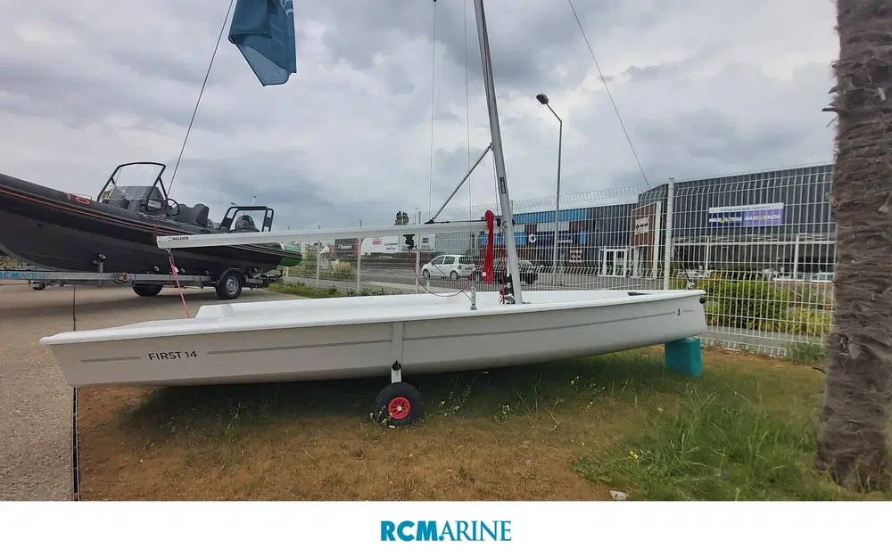 slider 1 Beneteau First 14