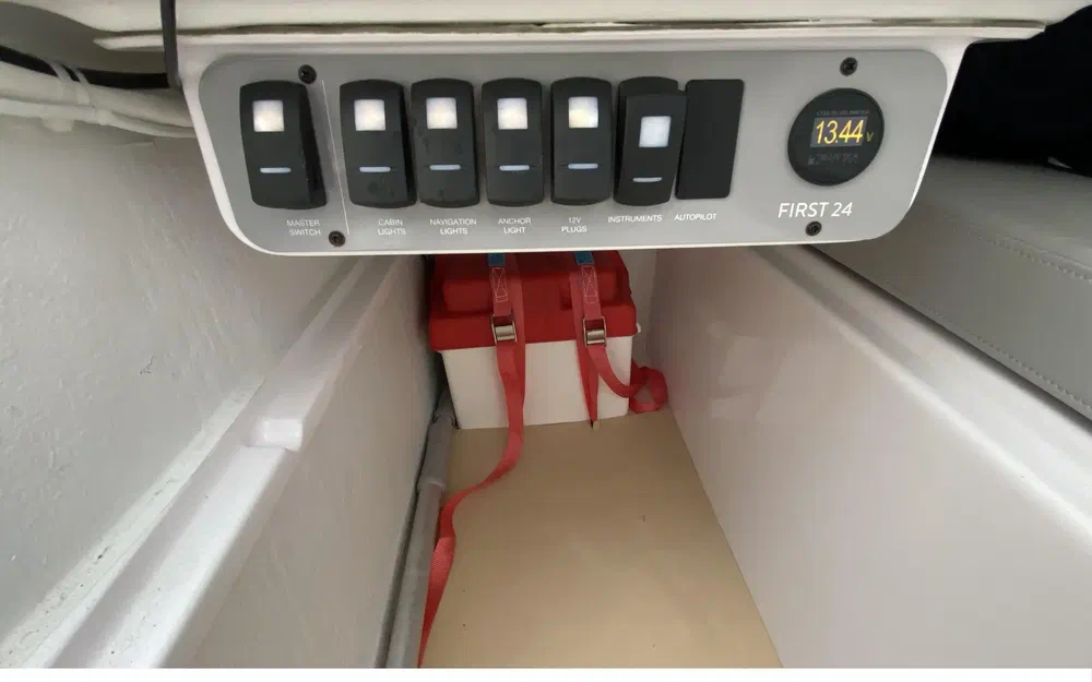 slider 9 Beneteau First 24