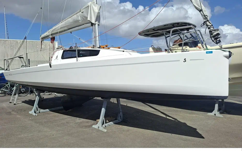 slider 13 Beneteau First 24