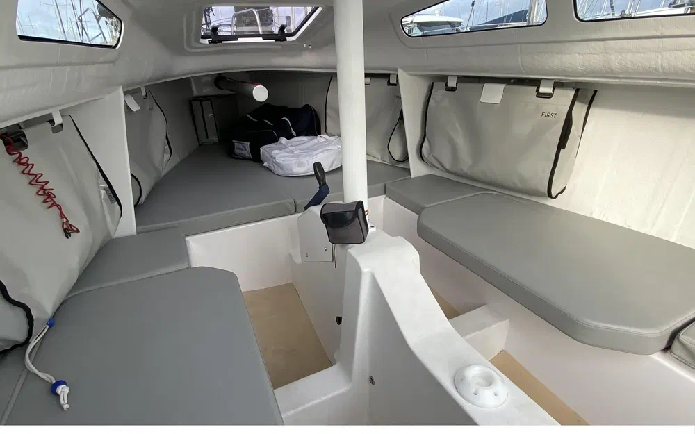 slider 6 Beneteau First 24