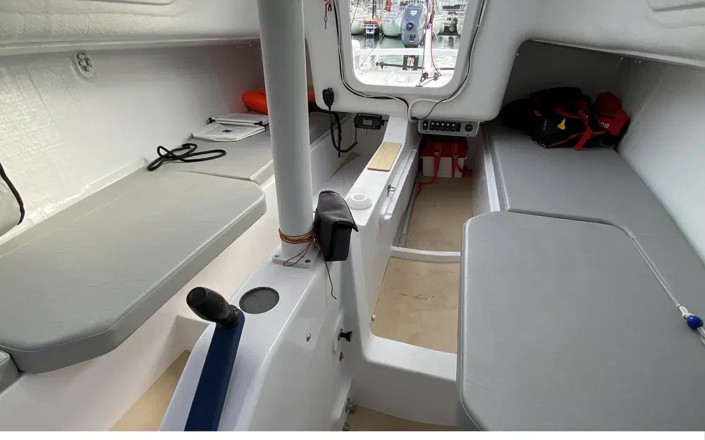 slider 7 Beneteau First 24