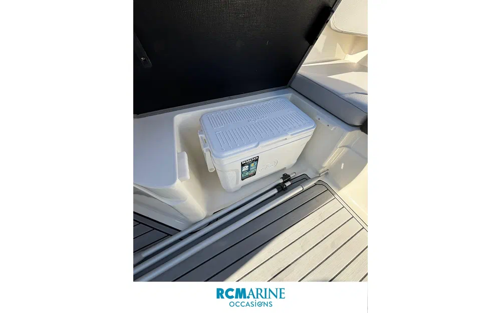 slider 9 Sea Ray 210 SPX OB