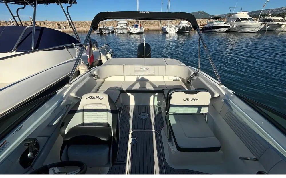 slider 5 Sea Ray 210 SPX OB