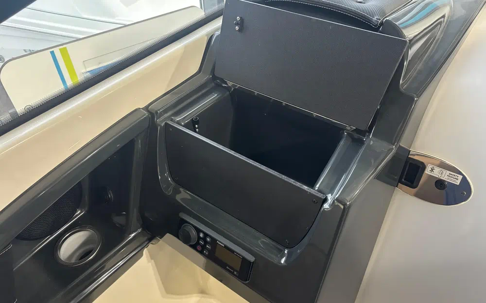 slider 11 Quicksilver Activ 755 Cruiser